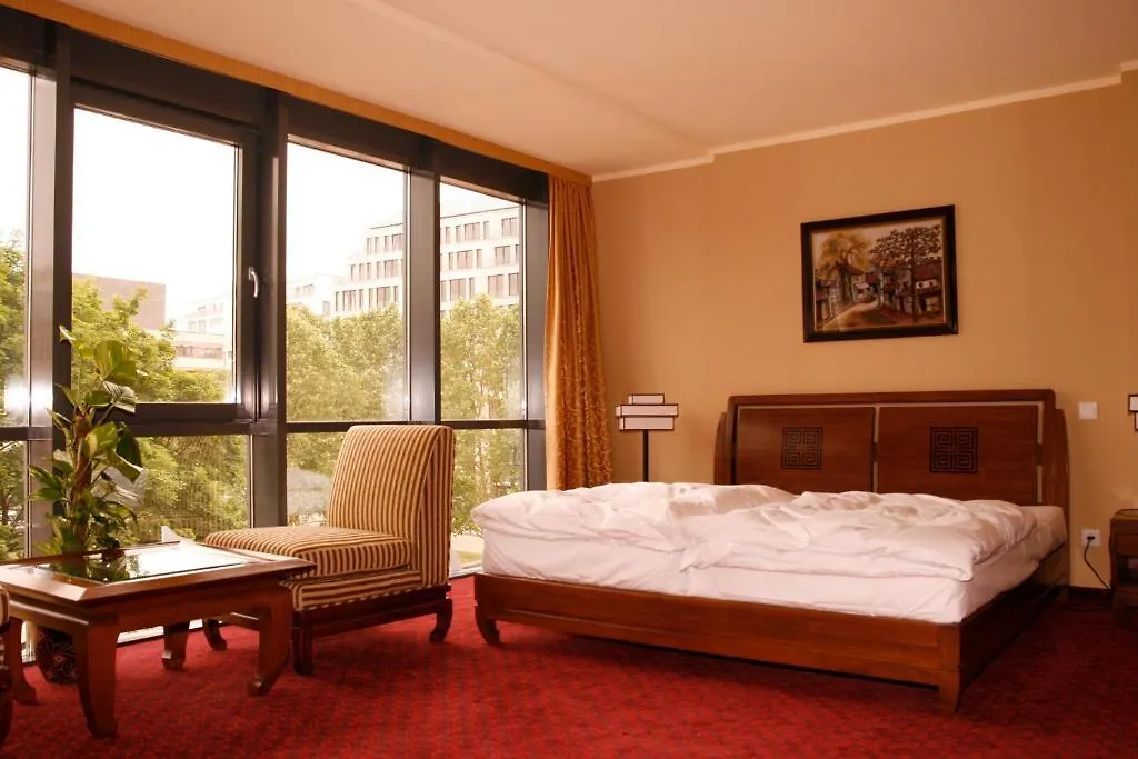 Halong Hotel Berlim 3*,