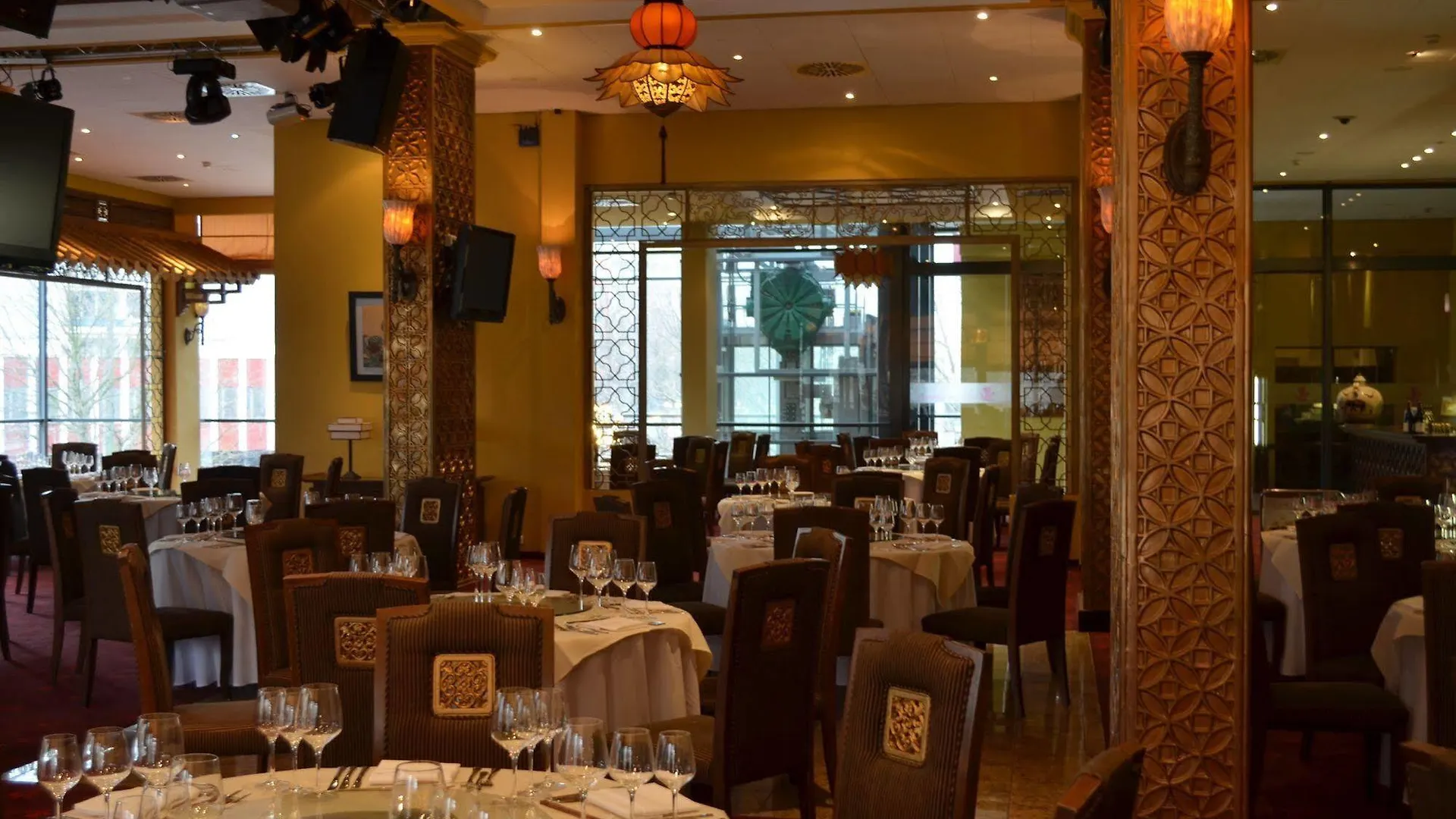 Halong Hotel Berlim 3*,